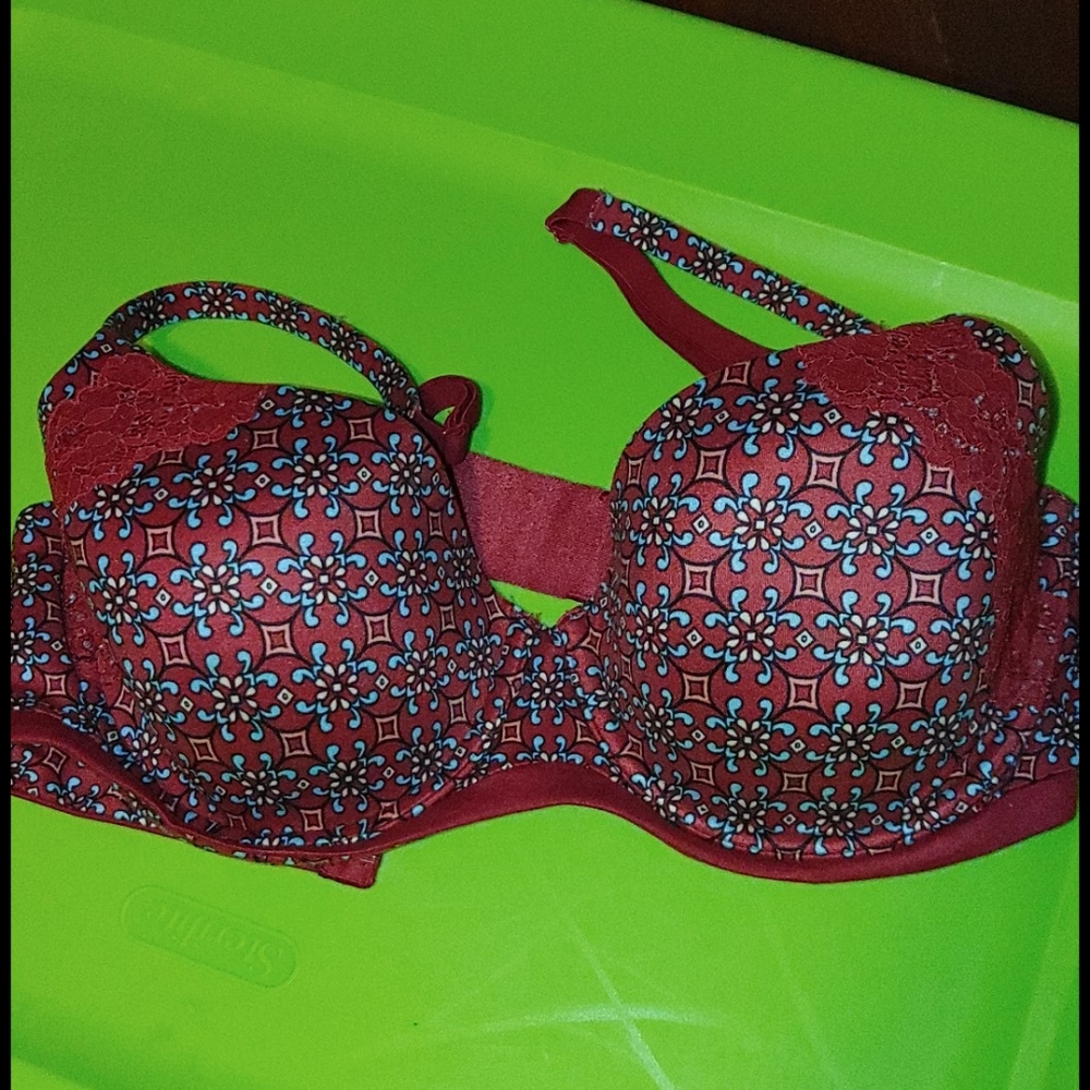 Victoria's Secret Body by Victoria lined demi
